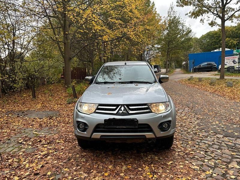 Gebraucht Mitsubishi L200 178 PS (130 kW) 2015 Silber Pickup
