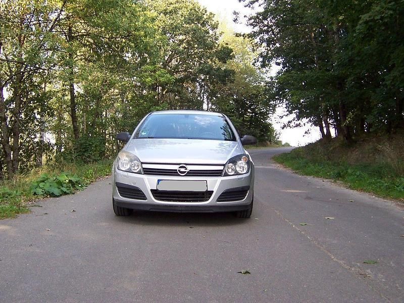 Silber Gebraucht 2004 Opel Astra Kleinwagen | 1.450 € (Guter Preis) - Bild 1/4