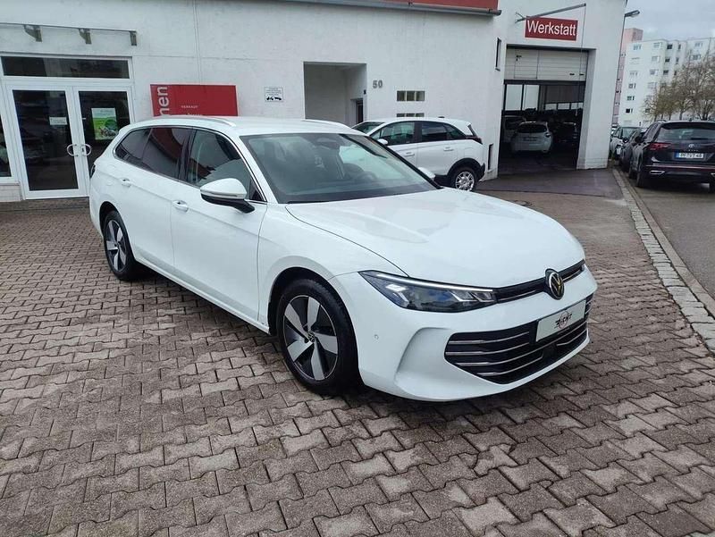 Gebraucht VW Passat Business 150 PS (110 kW) 2025 Weiß Kombi