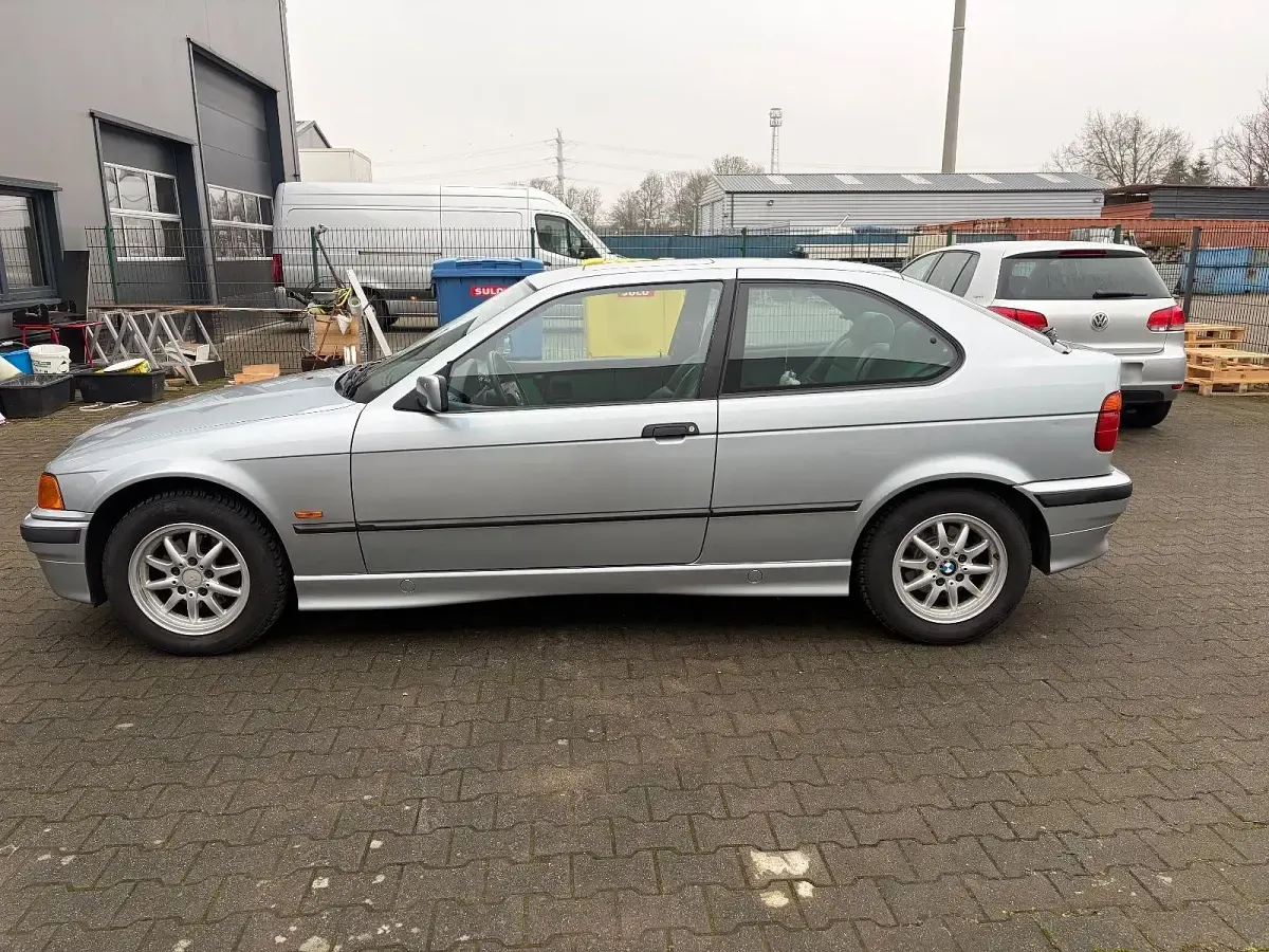Używany BMW 318 140 KM (102 kW) 1997 Szary Sedan/Limuzyna
