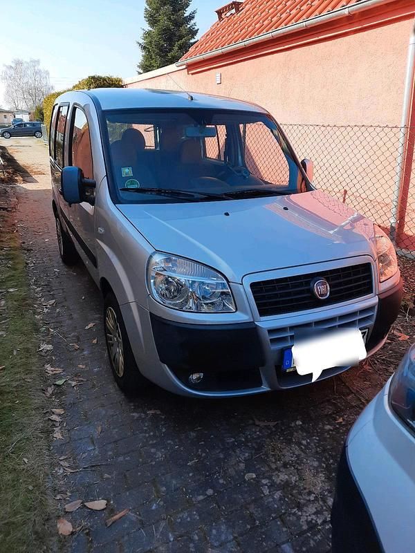 Silber Gebraucht 2009 Fiat Doblò Van / Kleinbus | 3.250 € - Bild 1/4