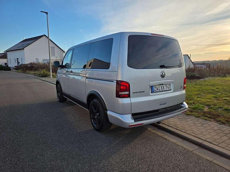 Second-hand VW Multivan Highline 179 CP (131 kW) 2012 Argintiu Monovolum