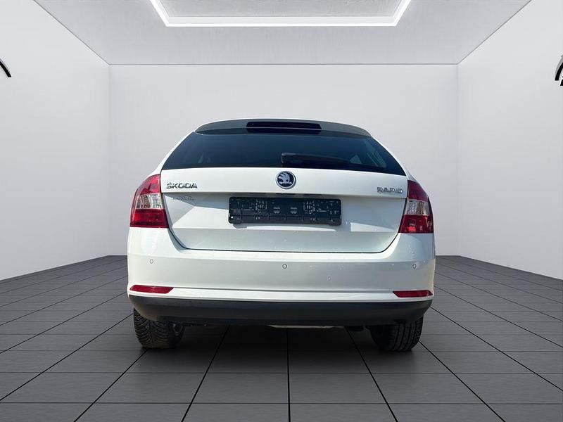 Gebraucht Skoda Rapid Joy 110 PS (80 kW) 2016 Weiß Kleinwagen