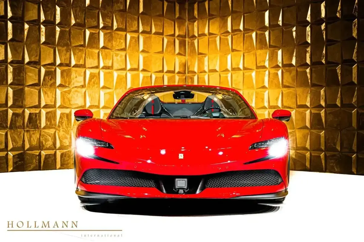 Nouă Ferrari SF90 999 CP (734 kW) 2026 Roșu Cabrio