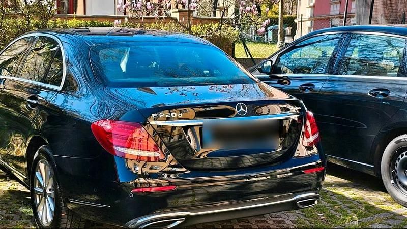 Gebraucht Mercedes E220 194 PS (142 kW) 2019 Schwarz Limousine