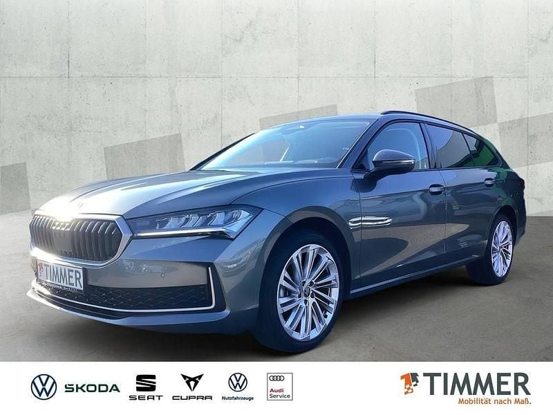 Neu Skoda Superb Selection 150 PS (110 kW) 2026 Grau Kombi