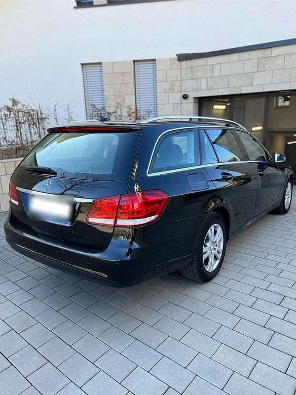 Gebraucht Mercedes E250 Elegance 204 PS (150 kW) 2013 Schwarz Kombi