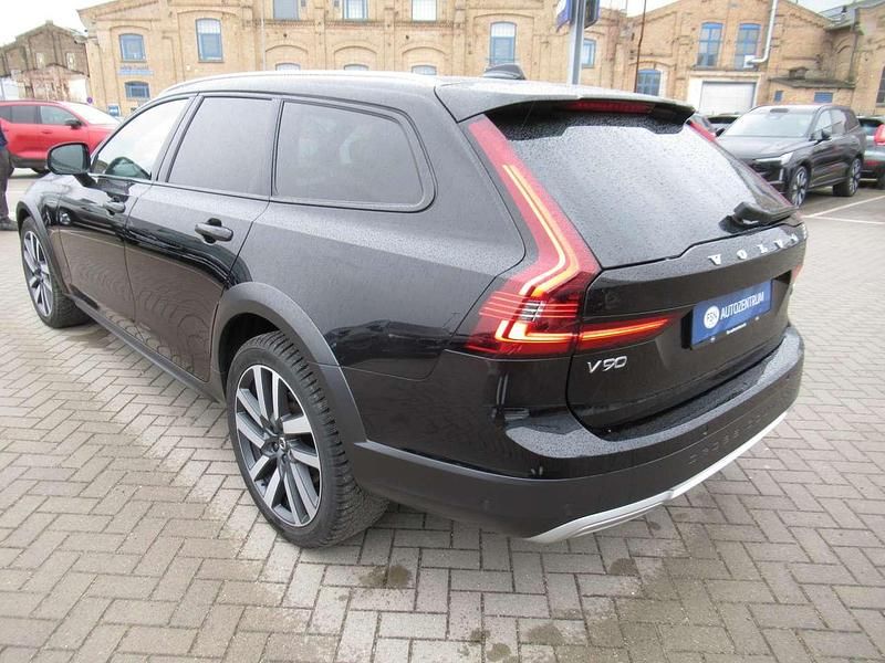 Gebraucht Volvo V90 CC Ultimate 197 PS (144 kW) 2024 Onyx black Kombi