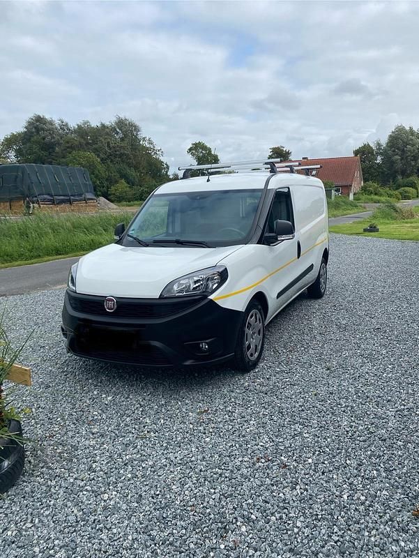 Weiß Gebraucht 2020 Fiat Doblò Van / Kleinbus | 12.500 € (Etwas zu teuer) - Bild 1/4