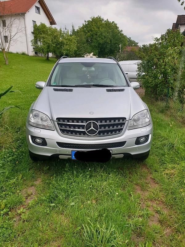 Silber Gebraucht 2007 Mercedes ML320 SUV | 13.000 € (Teuer) - Bild 1/4