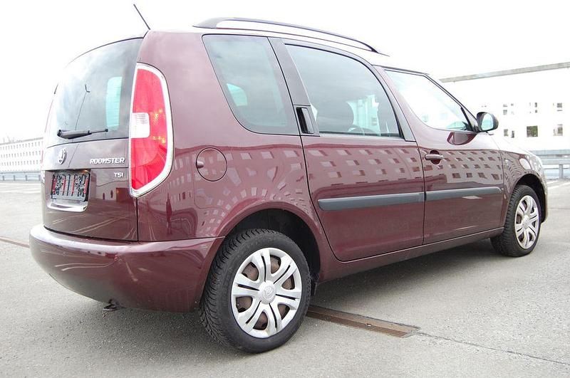 Gebraucht Skoda Roomster Plus Edition 86 PS (63 kW) 2013 Cervena rosso brunello/rosso b Van / Kleinbus
