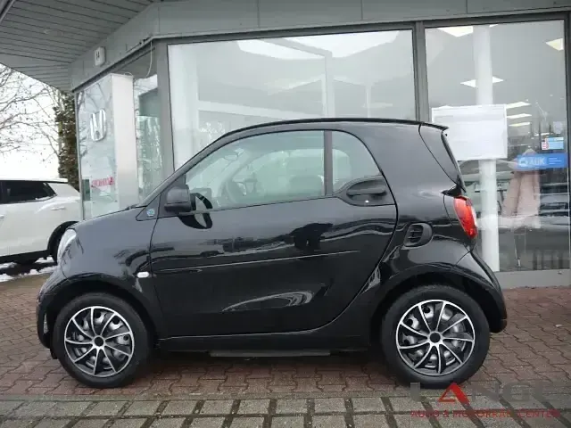 Gebraucht Smart ForTwo Electric Drive 60 kW (82 PS) 2021 Schwarz Kleinwagen