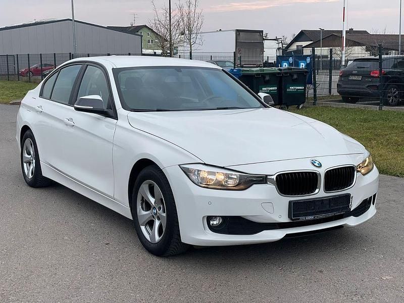 Weiß Gebraucht 2014 BMW 320 Limousine | 12.990 € (Guter Preis) - Bild 1/4