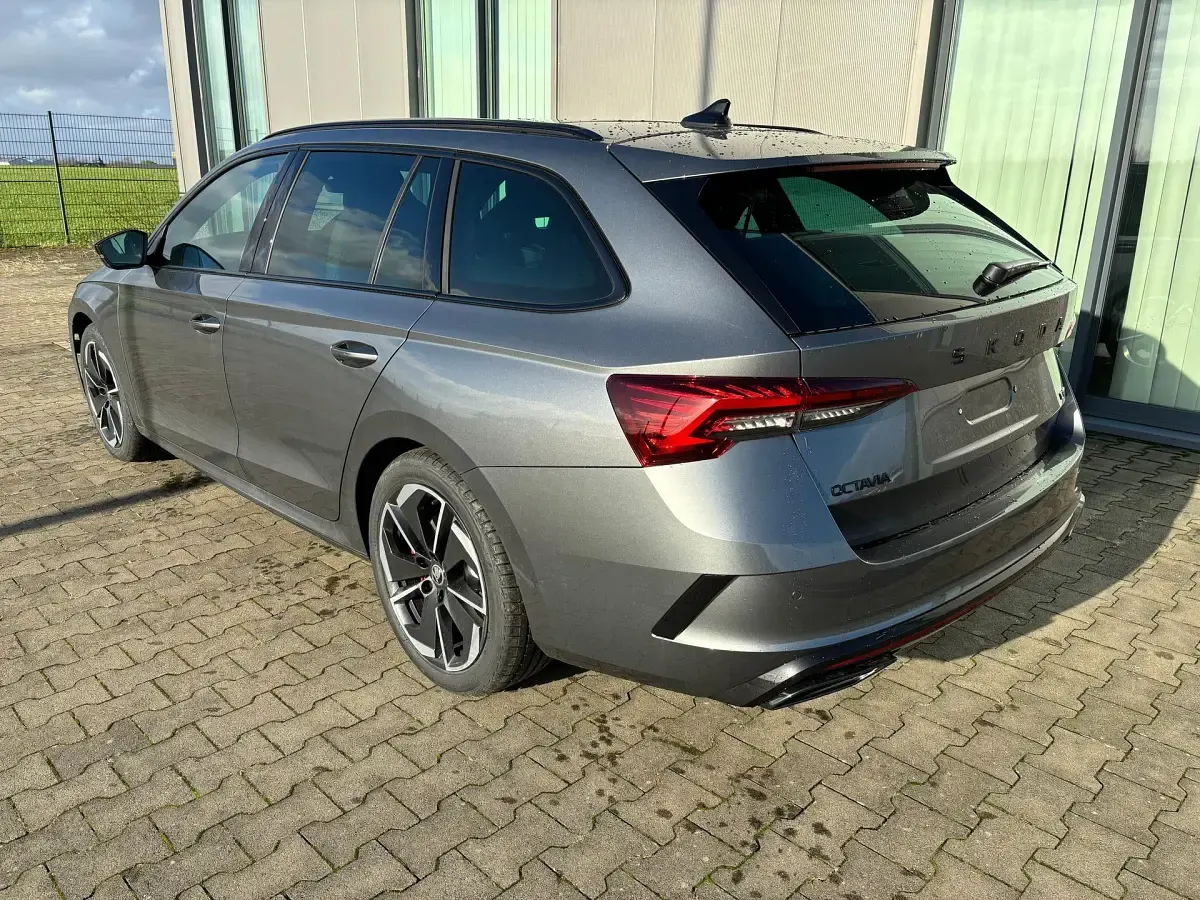 Neu Skoda Octavia SportLine 150 PS (110 kW) 2026 Kombi