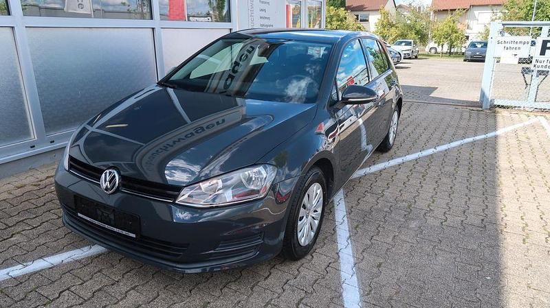Grau Gebraucht 2016 VW Golf VII Trendline Limousine | 9.990 € (Superpreis) - Bild 1/4