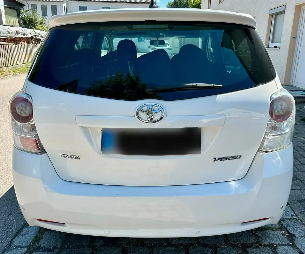 Gebraucht Toyota Verso Travel 147 PS (108 kW) 2012 Weiß Van / Kleinbus