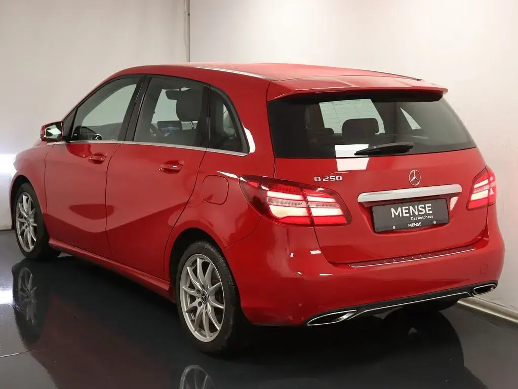 Gebraucht Mercedes B250 Style 211 PS (155 kW) 2017 Rot Kleinwagen