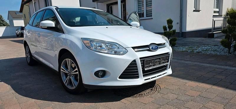 Usata Ford Focus 100 CV (73 kW) 2014 Bianco Station wagon