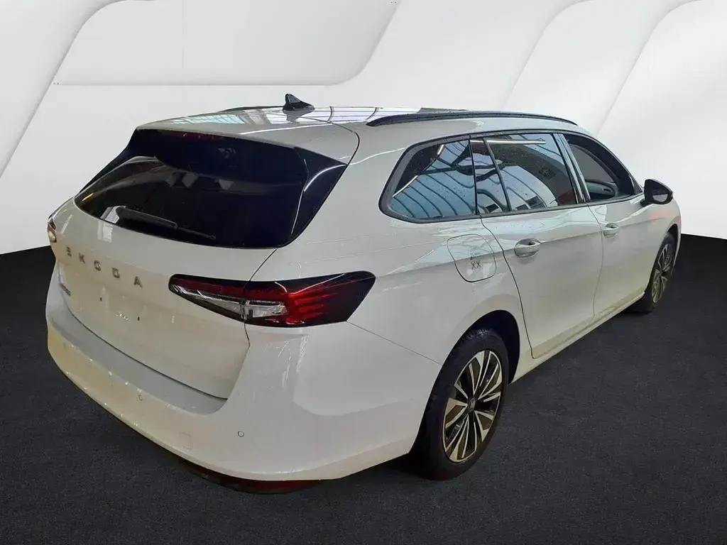 Gebraucht Skoda Superb Selection 150 PS (110 kW) 2025 Purity weiss (weiß) Kombi