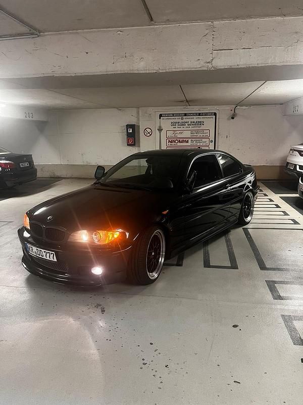 Schwarz Gebraucht 2004 BMW 320 Sport Line Coupé | 8.600 € - Bild 1/4