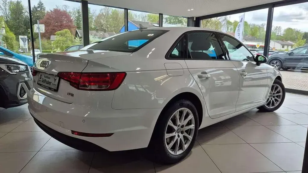 Gebraucht Audi A4 150 PS (110 kW) 2018 Weiß Limousine