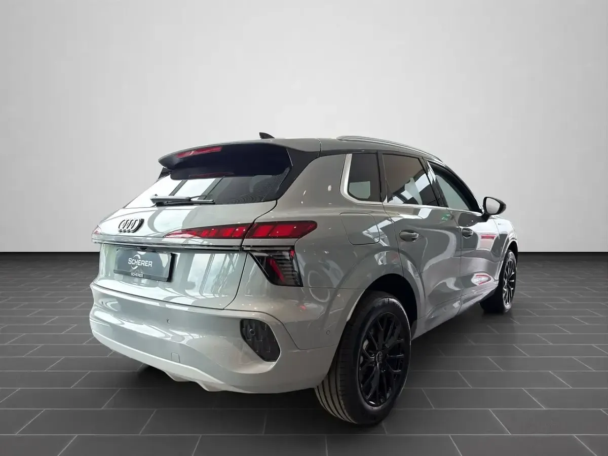 Neu Audi Q3 Ambiente 272 PS (200 kW) 2026 Pfeilgrau perleffekt (metallic) SUV