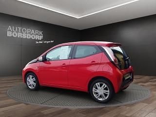 Gebraucht Toyota Aygo Play 69 PS (50 kW) 2018 Rot Kleinwagen