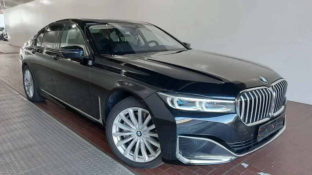 Gebraucht BMW 740 340 PS (250 kW) 2022 Saphirschwarz Limousine