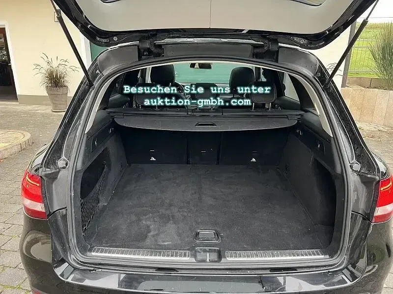 Używany Mercedes GLC250 204 KM (150 kW) 2016 Czarny SUV
