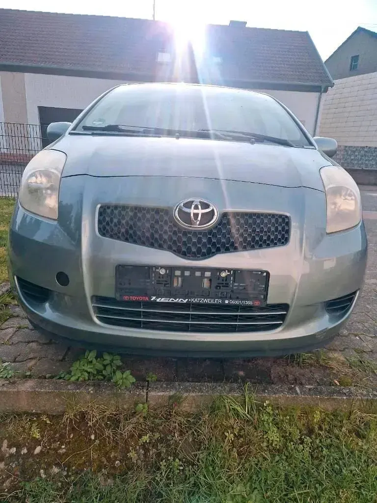 Gebraucht Toyota Yaris 70 PS (51 kW) 2007 Grau Kleinwagen