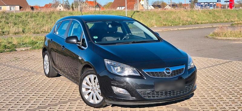 Gebraucht Opel Astra Innovation 140 PS (102 kW) 2012 Schwarz Limousine