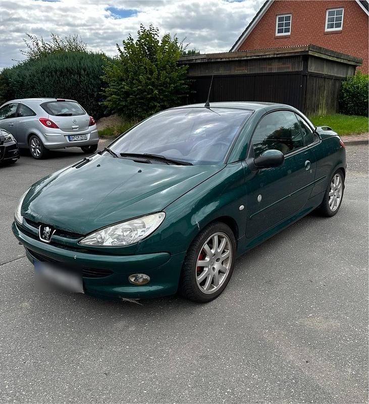Grün Gebraucht 2004 Peugeot 206 CC Roland Garros Cabrio | 850 € (Superpreis) - Bild 1/4