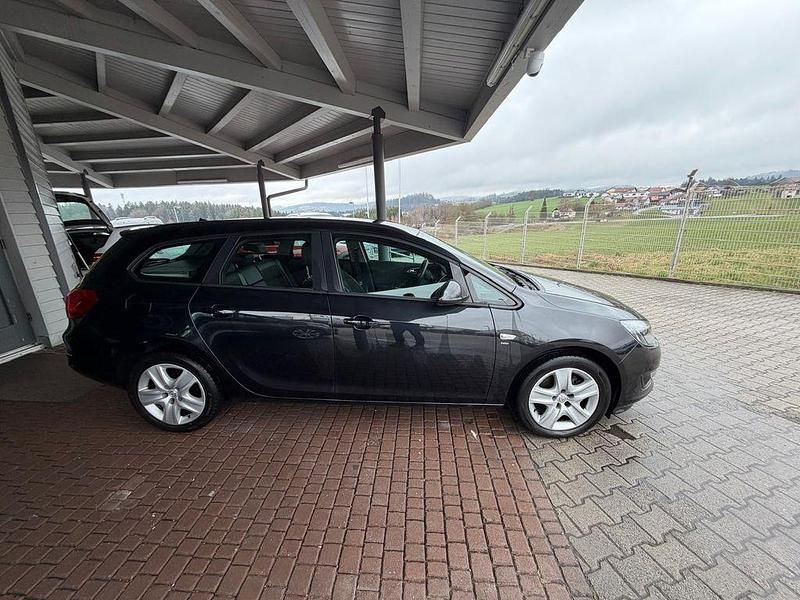 Gebraucht Opel Astra Edition 110 PS (80 kW) 2014 Schwarz Kombi