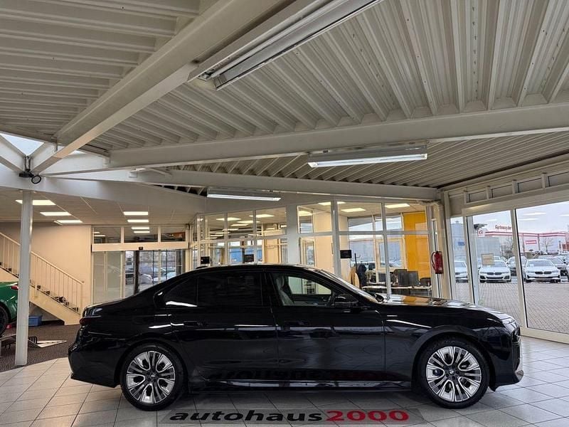 Gebraucht BMW 750e Executive 489 PS (359 kW) 2024 Schwarz Limousine