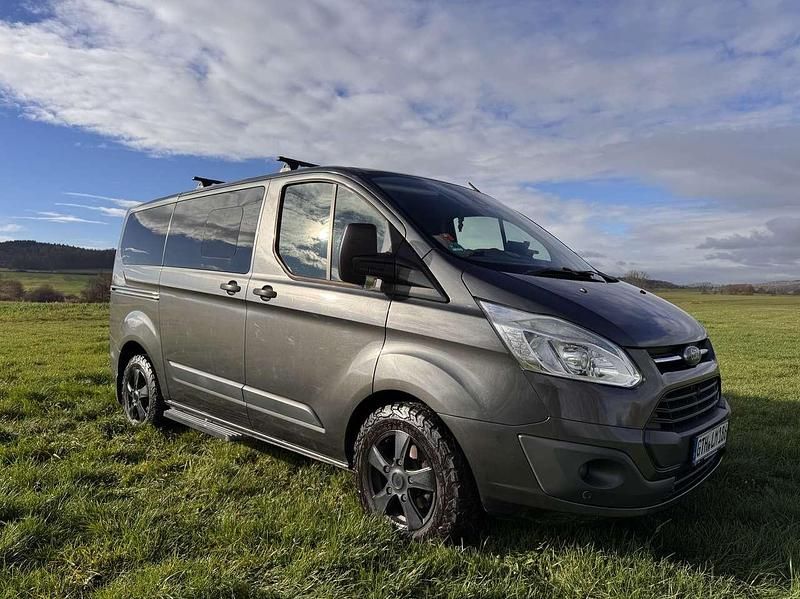 Grau Gebraucht 2015 Ford Tourneo Van / Kleinbus | 16.490 € (Fairer Preis) - Bild 1/4