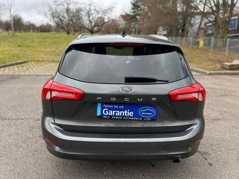 Gebraucht Ford Focus 120 PS (88 kW) 2020 Grau Limousine