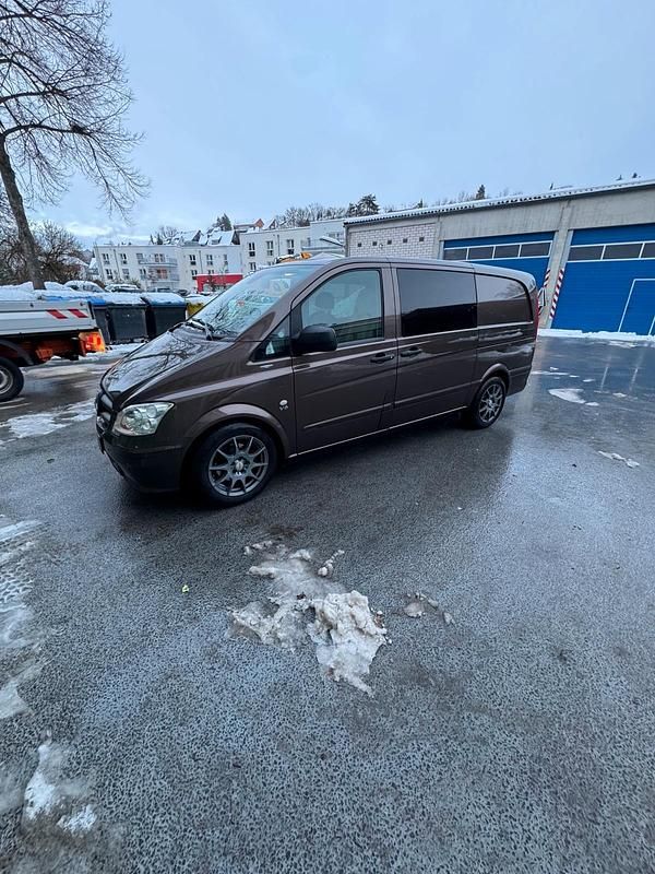 Gebraucht Mercedes Viano Edition 224 PS (164 kW) 2011 Braun Van / Kleinbus