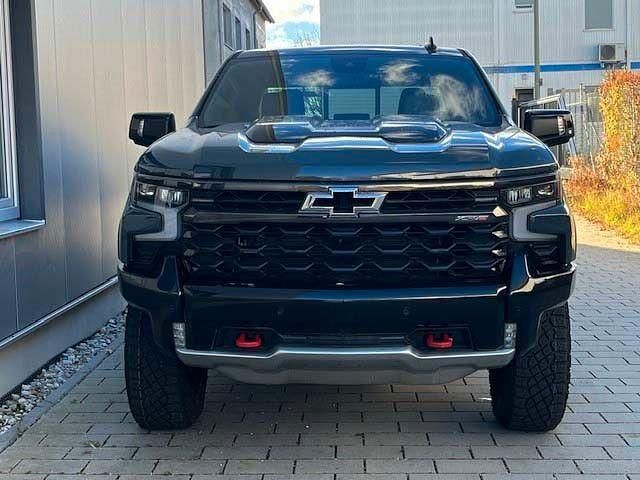 Neu Chevrolet Silverado 426 PS (313 kW) 2025 Grau SUV