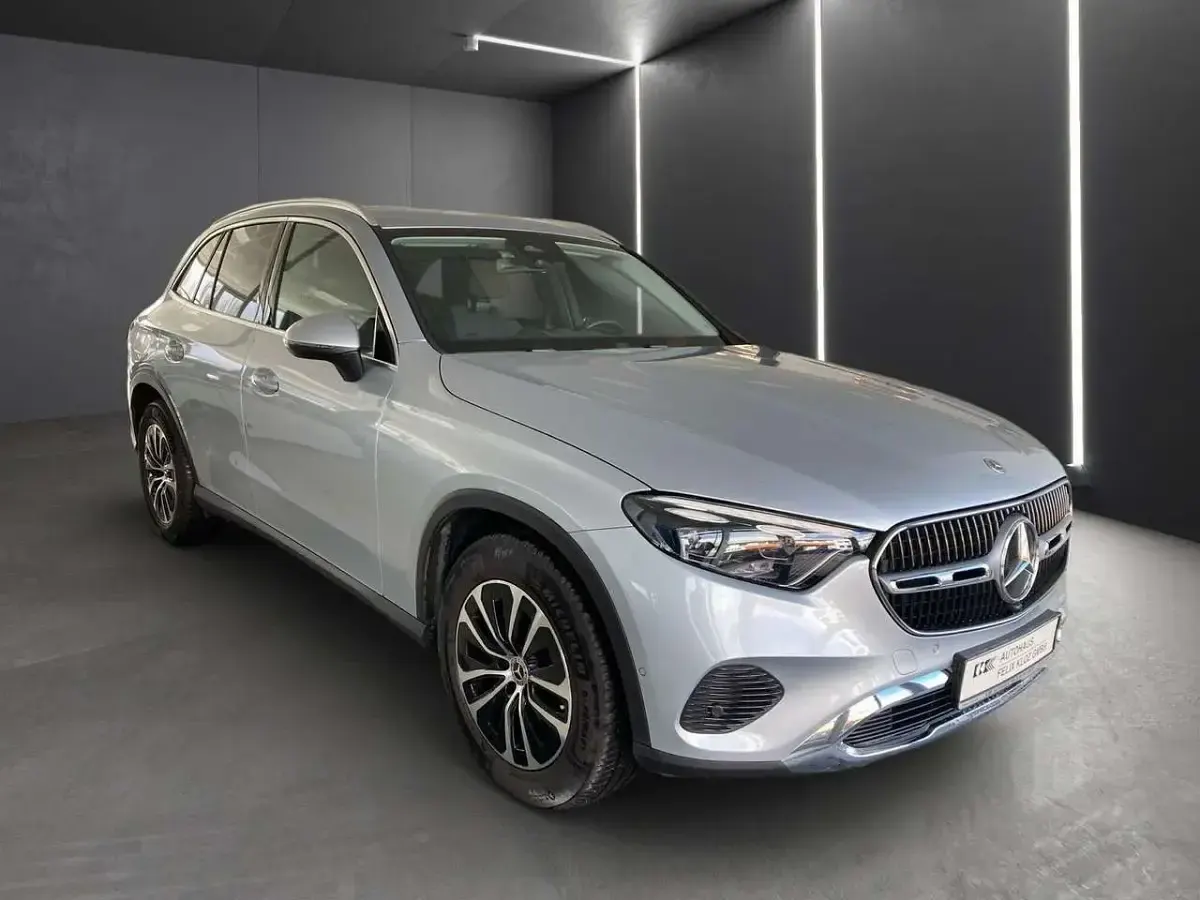 Gebraucht Mercedes GLC220 197 PS (144 kW) 2024 Silber SUV