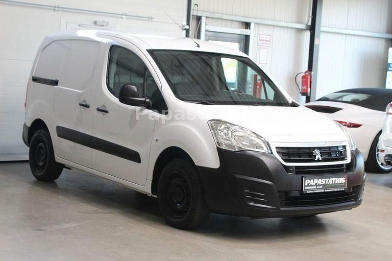 Weiß Gebraucht 2017 Peugeot Partner Comfort Van / Kleinbus | 6.990 € (Fairer Preis) - Bild 1/4