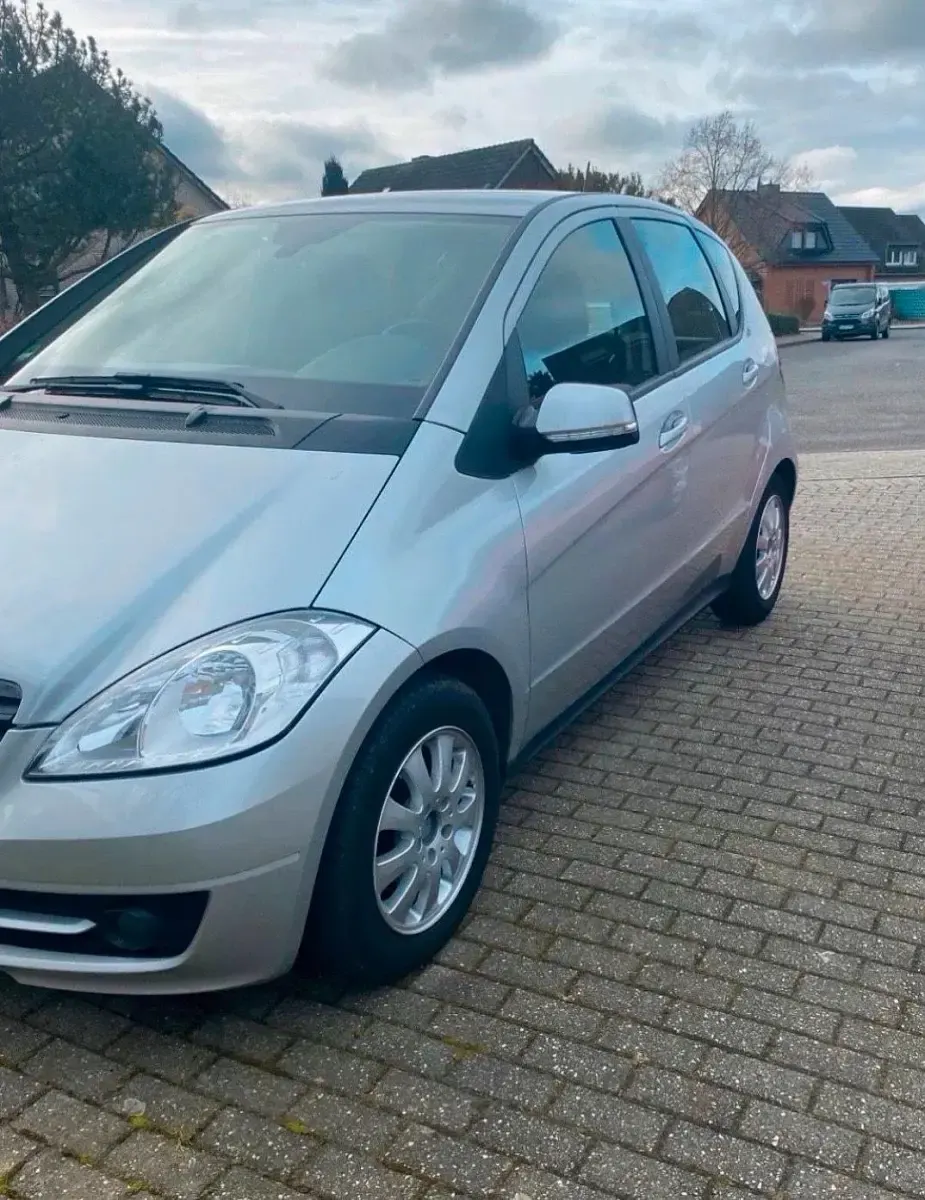 Używany Mercedes A160 82 KM (60 kW) 2008 Srebrny Sedan/Limuzyna