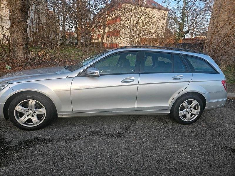 Silber Gebraucht 2010 Mercedes 200 Kombi | 5.500 € - Bild 1/4