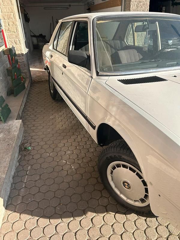 Second-hand BMW 518 1987 Alb Berlinǎ