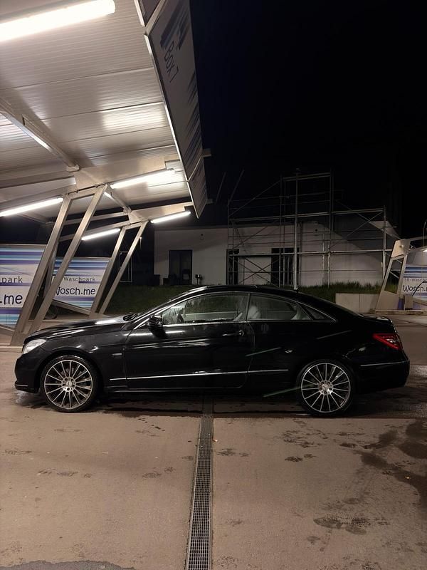 Second-hand Mercedes E350 231 CP (169 kW) 2010 Negru Coupe
