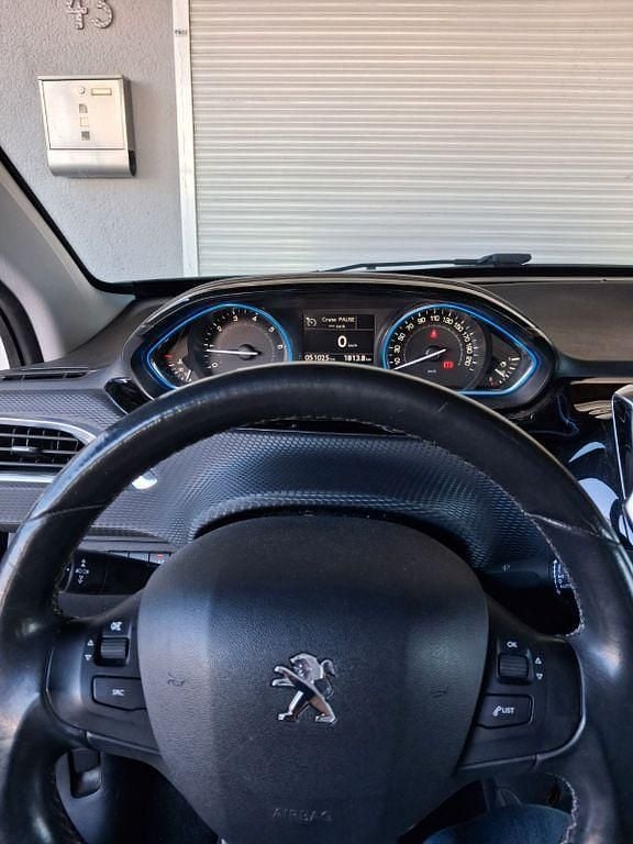 Gebraucht Peugeot 2008 Active 120 PS (88 kW) 2014 Weiß SUV