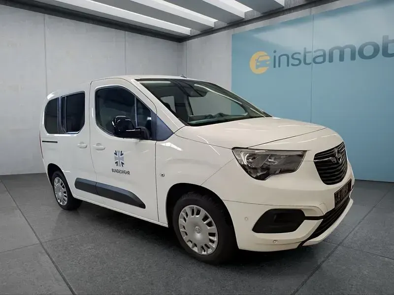 Gebraucht Opel Combo 131 PS (96 kW) 2022 Weiß Van / Kleinbus