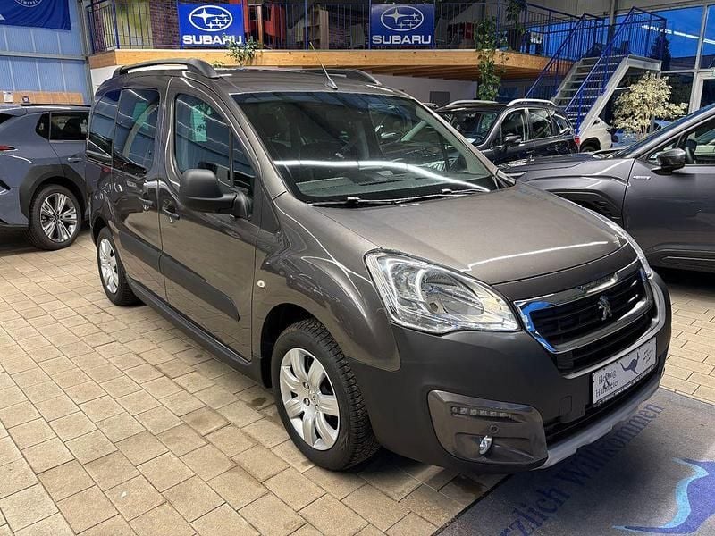 Gebraucht Peugeot Partner Tepee Outdoor 110 PS (80 kW) 2018 Lackierung moka/metalliclacki Van / Kleinbus