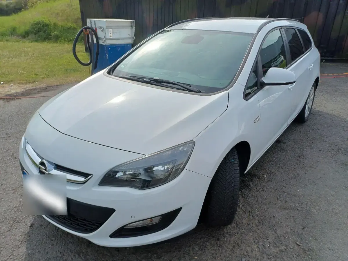 Usado Opel Astra 140 HP (102 kW) 2015 Branco Carrinha
