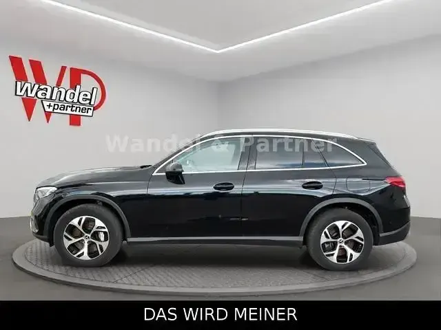 Gebraucht Mercedes GLC300de 136 PS (100 kW) 2023 Schwarz Limousine