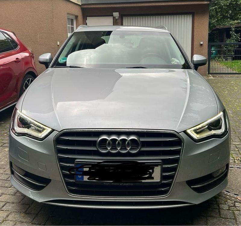 Silber Gebraucht 2016 Audi A3 Sportback Ambiente Limousine | 14.500 € (Guter Preis) - Bild 1/4